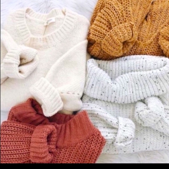 🍁❄️MYSTERY SWEATER 🍁❄️ - Picture 2 of 3